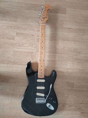 ギター GUITAR LEGEND STRATOCASTER The Legend Strat - YouTube