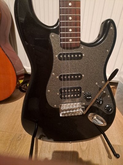 Squier affinity ストラトキャスター EMGカスタム Squier affinity ストラトキャスター EMGカスタム Squier