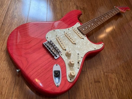 ギター Fender Japan ST62 ASH MH RW Trans Pink Yahoo!オークション - Fender Japan ST62 ASH MH RW Trans Pink
