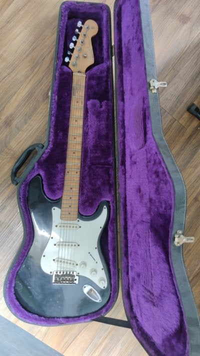 詳細不明ストラトタイプ【注意→Fender製ではありません】 メーカー不明の赤いストラト・2 | 好きに勝手にいろんな楽器