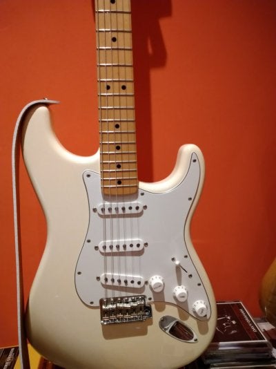 That 70s'ish Stratocaster Build - My Own Take on Classic